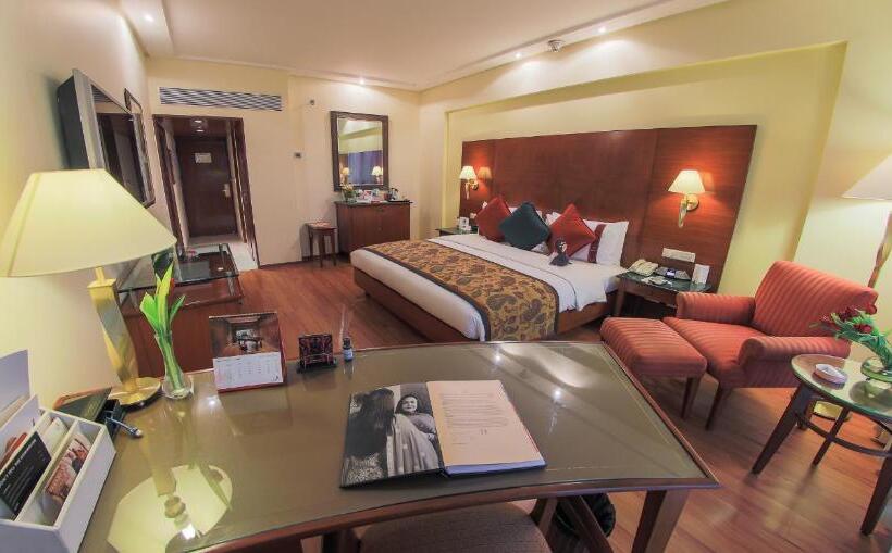 سوئیت با تخت بزرگ, The Lalit Mumbai