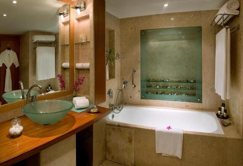 Люкс Кровать Кинг, The Lalit Mumbai