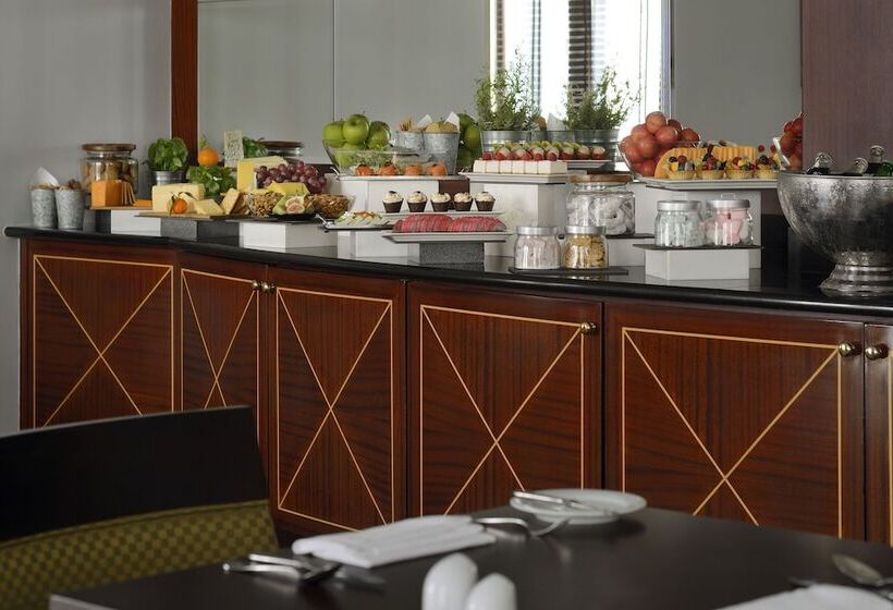 اتاق اجرایی, Mövenpick Hotel & Apartments Bur Dubai