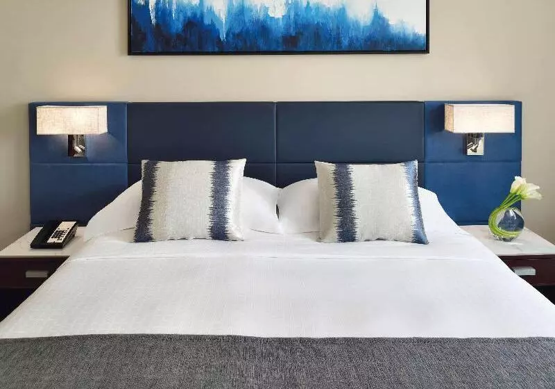 اتاق سوپریور با تخت بزرگ, Mövenpick Hotel & Apartments Bur Dubai