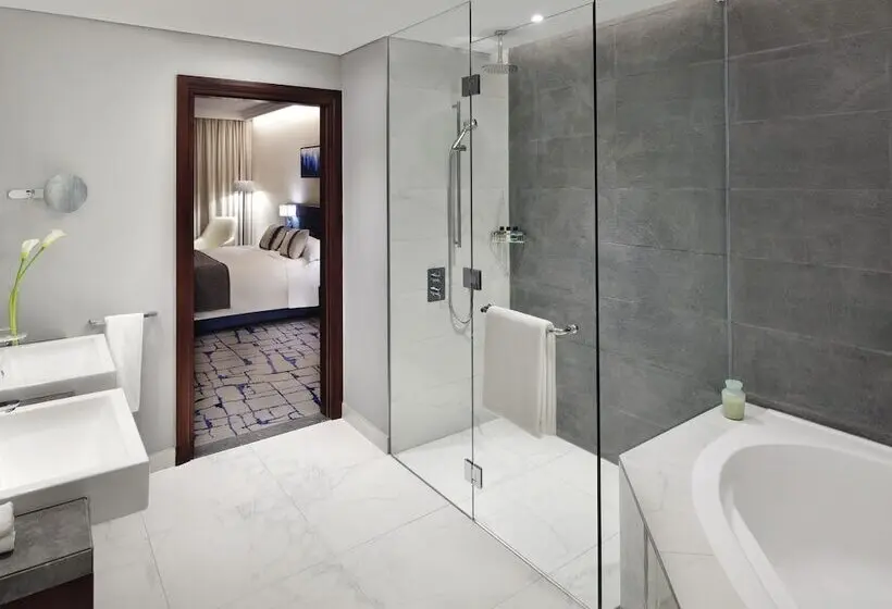 سوییت لوکس, Mövenpick Hotel & Apartments Bur Dubai