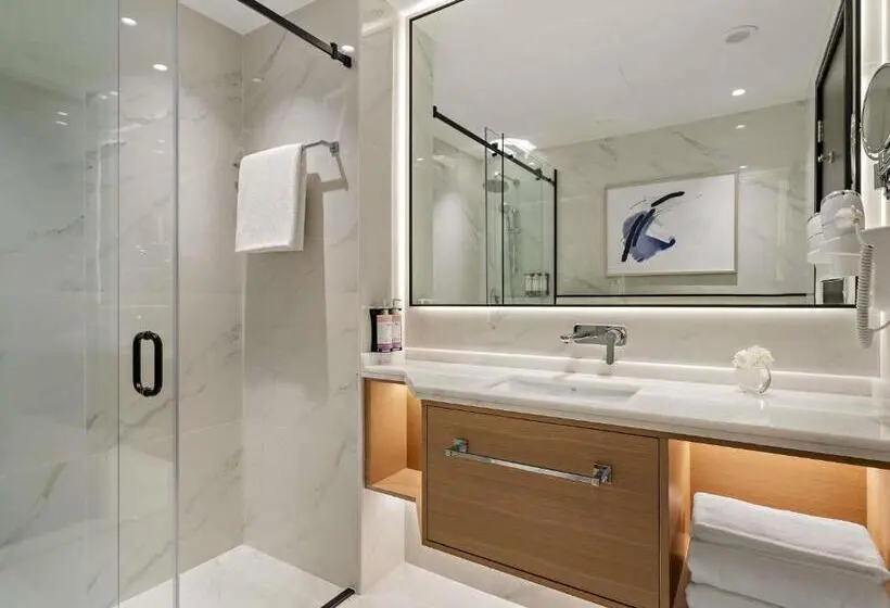 2 Bedroom Apartment with Views, Mövenpick Hotel & Apartments Bur Dubai
