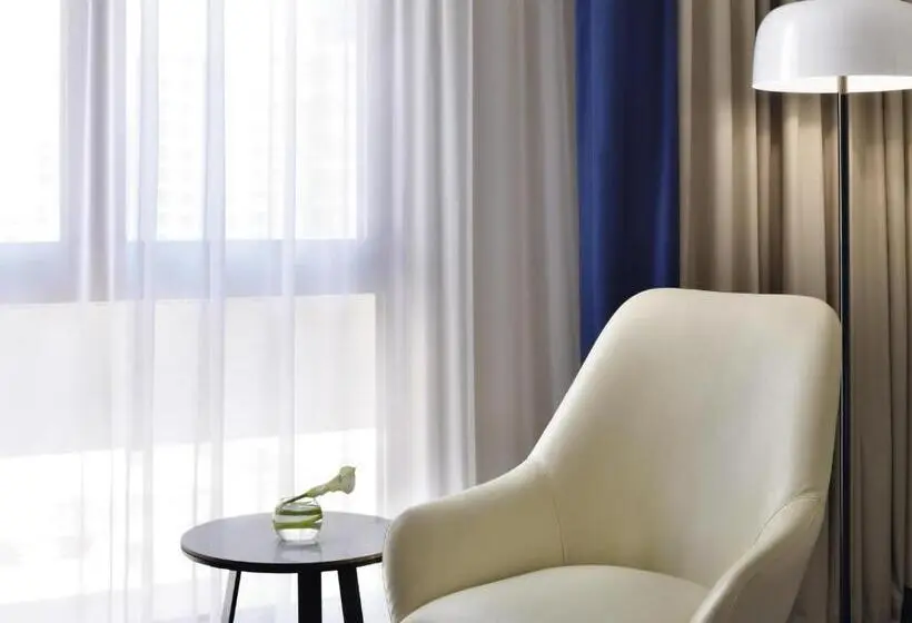 اتاق اجرایی با تخت بزرگ, Mövenpick Hotel & Apartments Bur Dubai