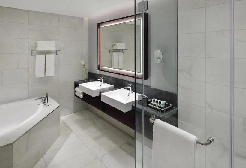 سوییت جونیور, Mövenpick Hotel & Apartments Bur Dubai