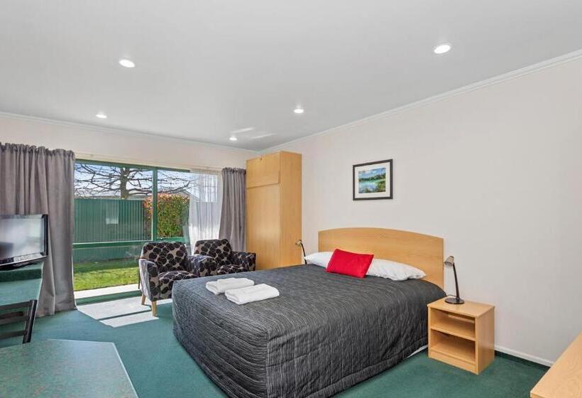 إستوديو قياسى, The Lakes Motel