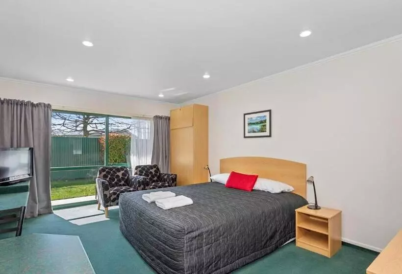 Standard-studio, The Lakes Motel
