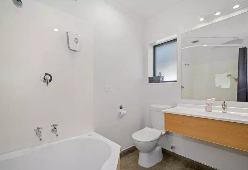 Standard-studio, The Lakes Motel