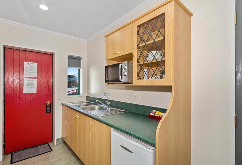 إستوديو قياسى, The Lakes Motel