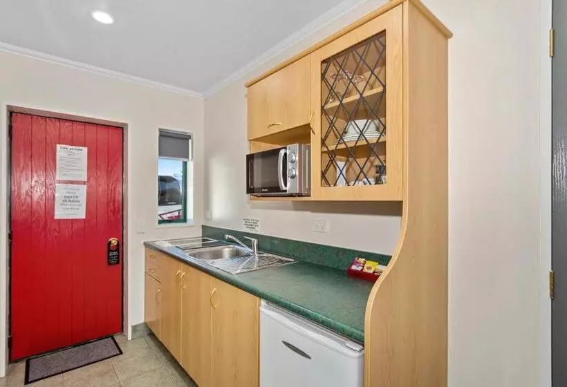 Standard-studio, The Lakes Motel