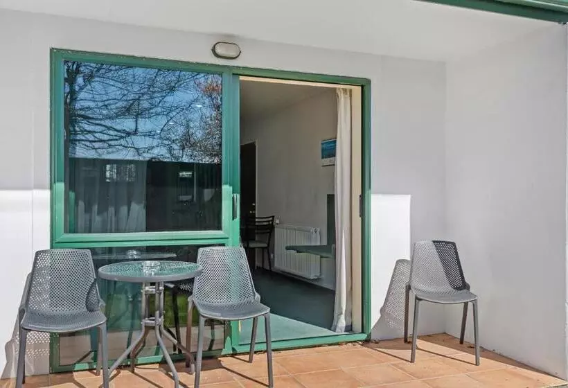 Standard-studio, The Lakes Motel