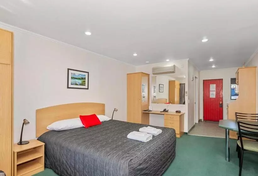 Standard-studio, The Lakes Motel