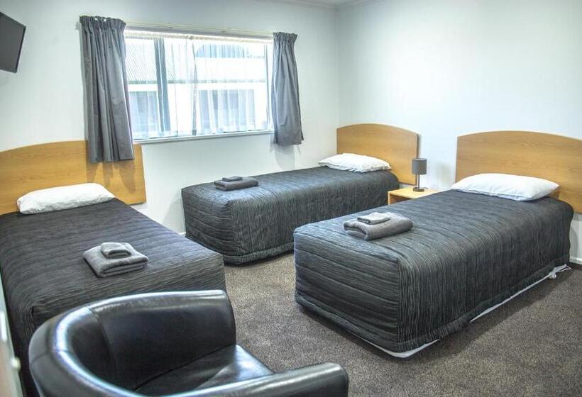 شقة غرفتين, The Lakes Motel