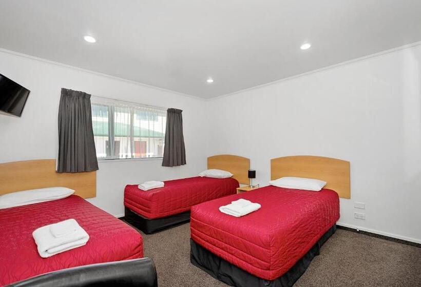 شقة غرفتين, The Lakes Motel