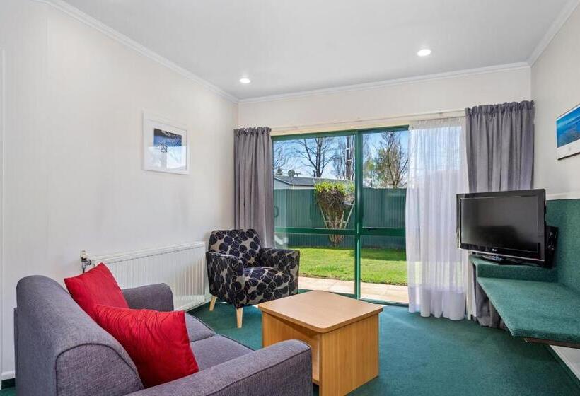 إستوديو قياسى, The Lakes Motel