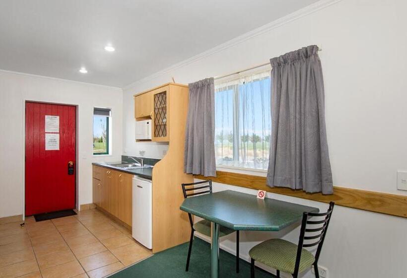 إستوديو قياسى, The Lakes Motel