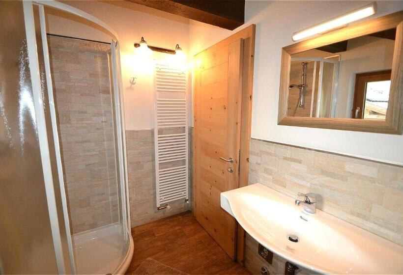 1 Szobás Tetőtéri Apartman, Appartamenti Calanda Livigno Center