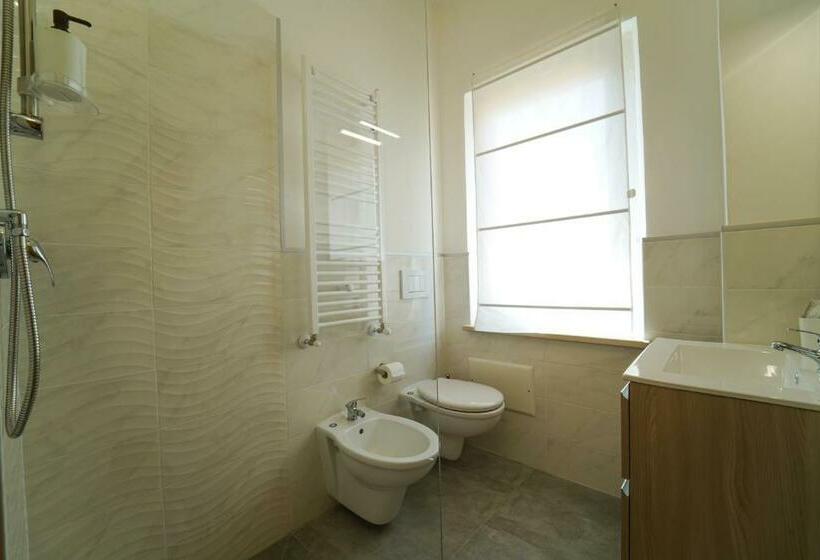 חדר סטנדרט לשלושה, Rivabella