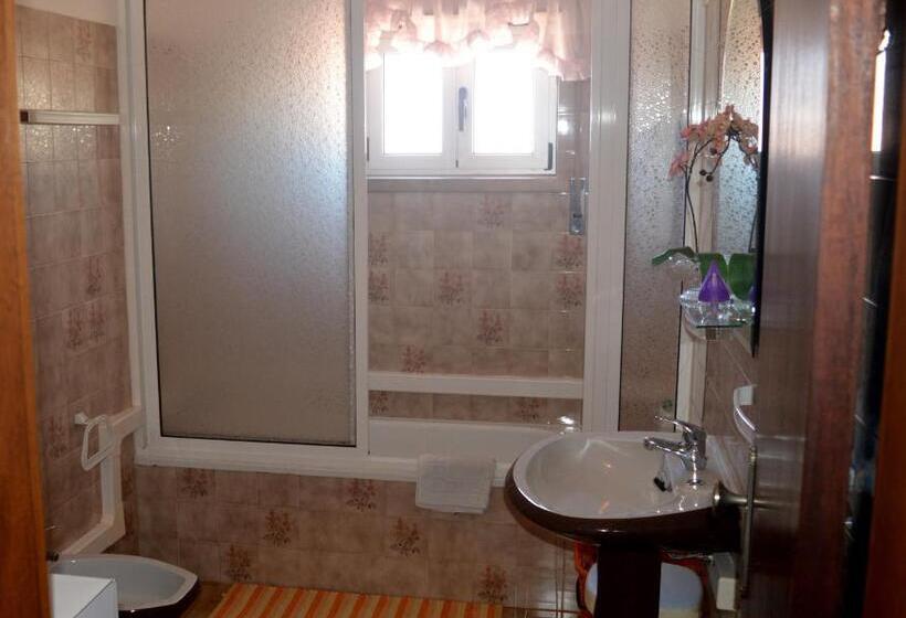 غرفة قياسية حمام مشترك, Holidays 71