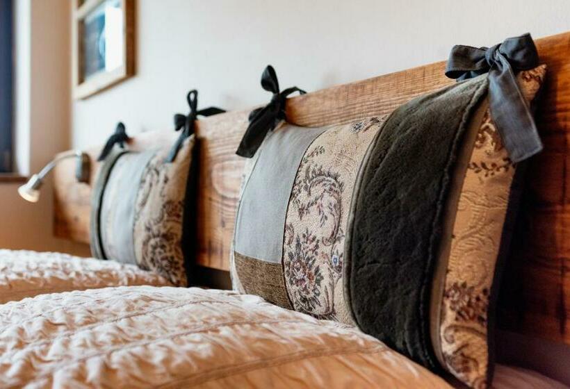 Standard Szoba, Refugio