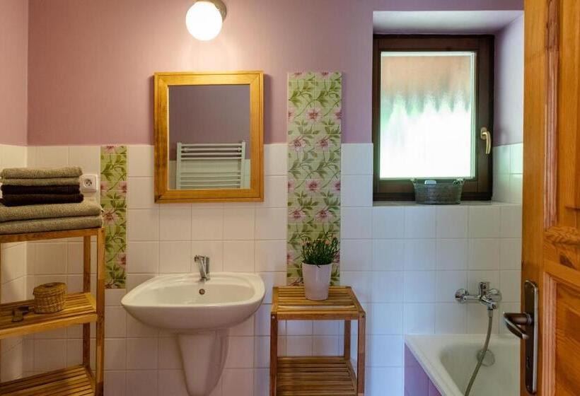 2 Szobás Suite, Refugio