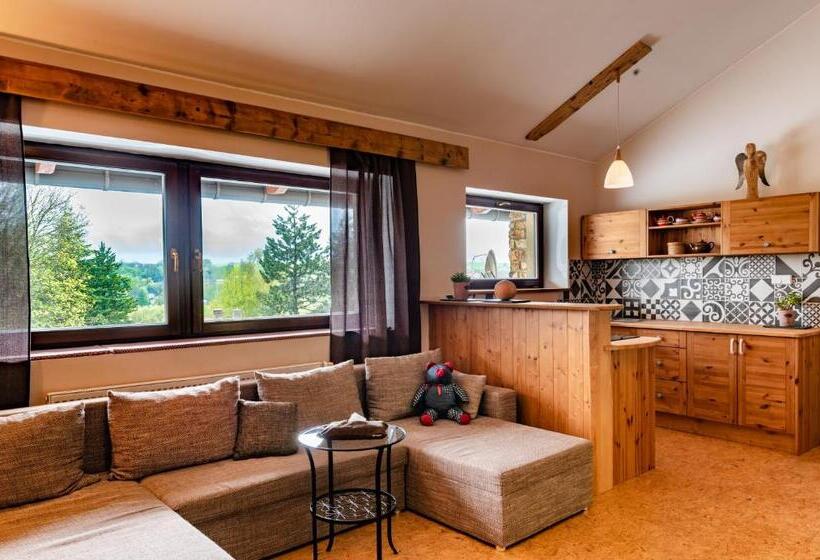 2 Szobás Suite, Refugio