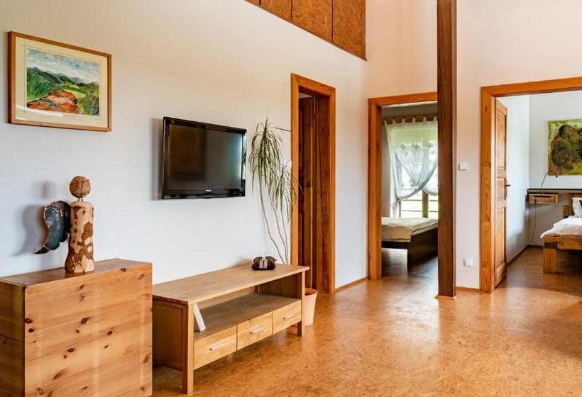 2 Szobás Suite, Refugio