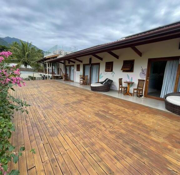 Superior suite with balcony, Reserva Ilhabela