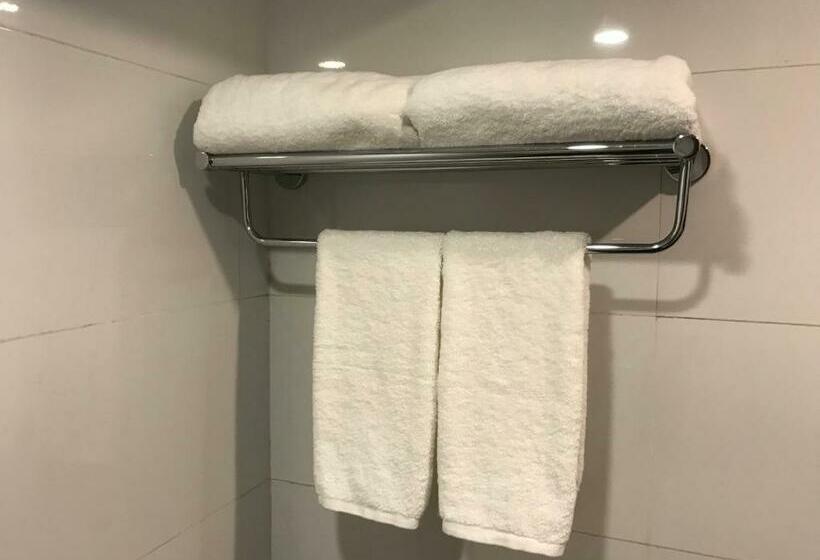 اتاق لوکس, Capital