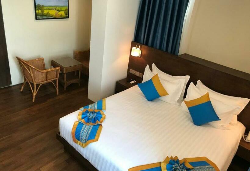 اتاق لوکس, Capital