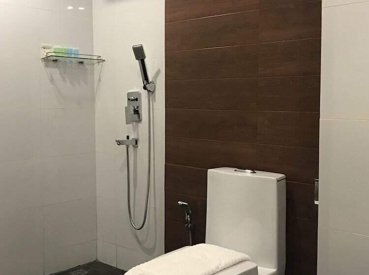 اتاق لوکس, Capital