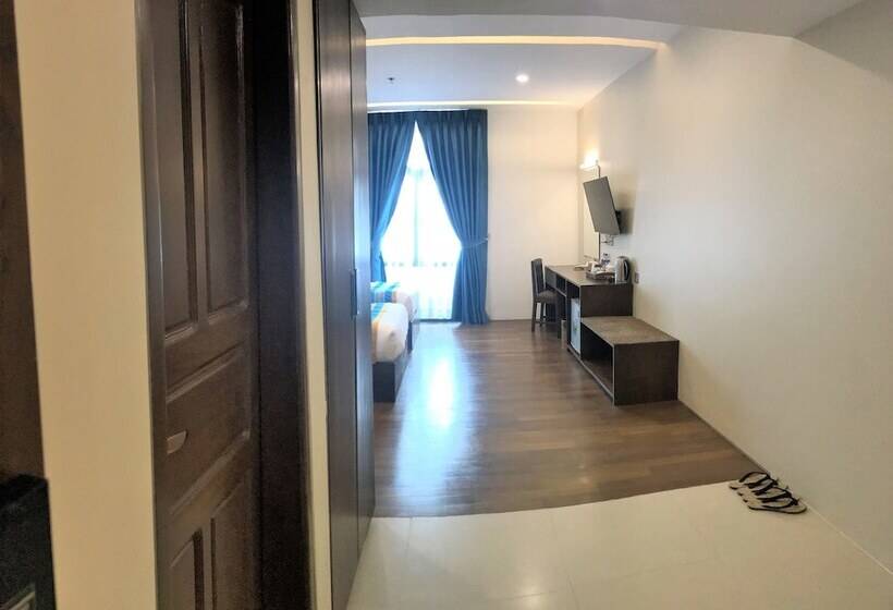 اتاق لوکس, Capital