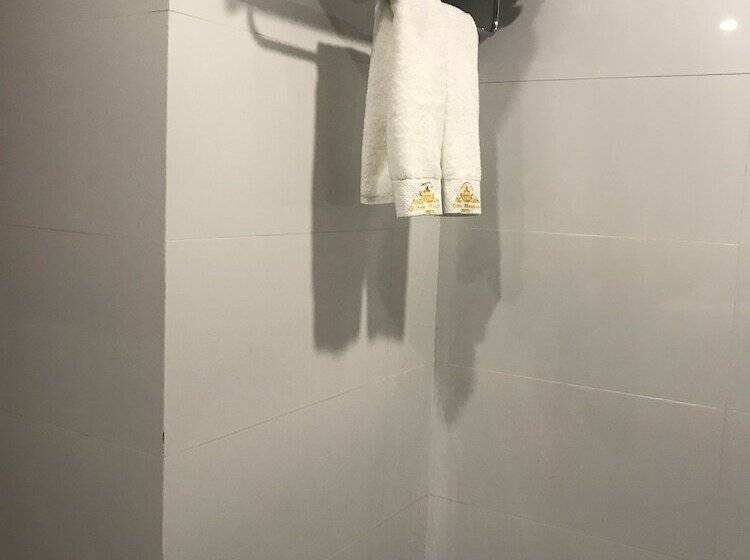 سوییت جونیور, Capital