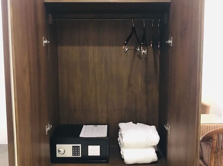 سوییت جونیور, Capital