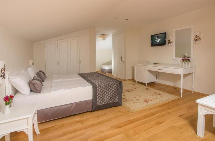 Suite with Terrace, Argos