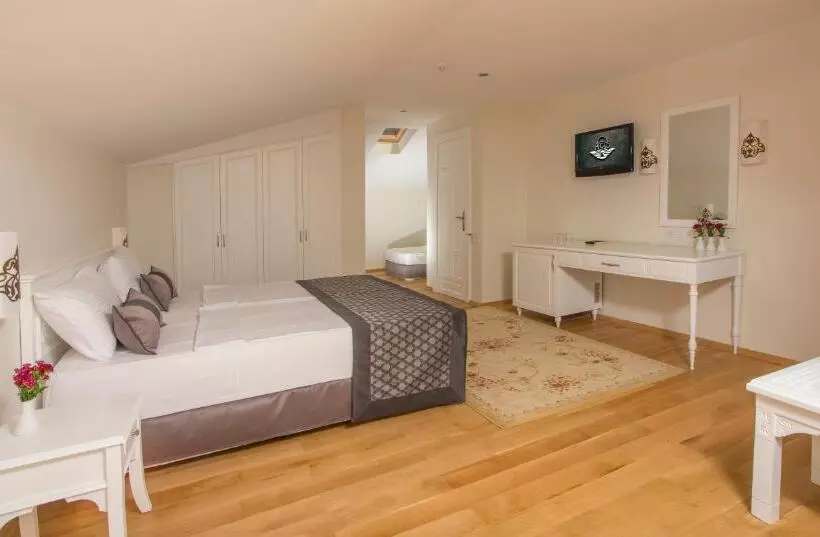 Suite with Terrace, Argos