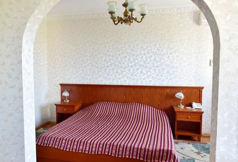 주니어 스위트, Danilovskaya