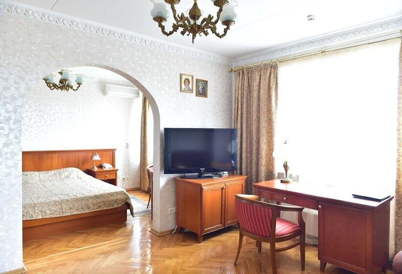 주니어 스위트, Danilovskaya