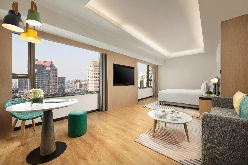 اتاق استاندارد با تخت بزرگ, Holiday Inn Shanghai Nanjing Road, An Ihg