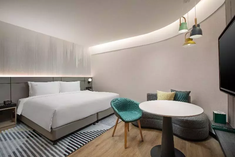 اتاق استاندارد با تخت بزرگ, Holiday Inn Shanghai Nanjing Road, An Ihg