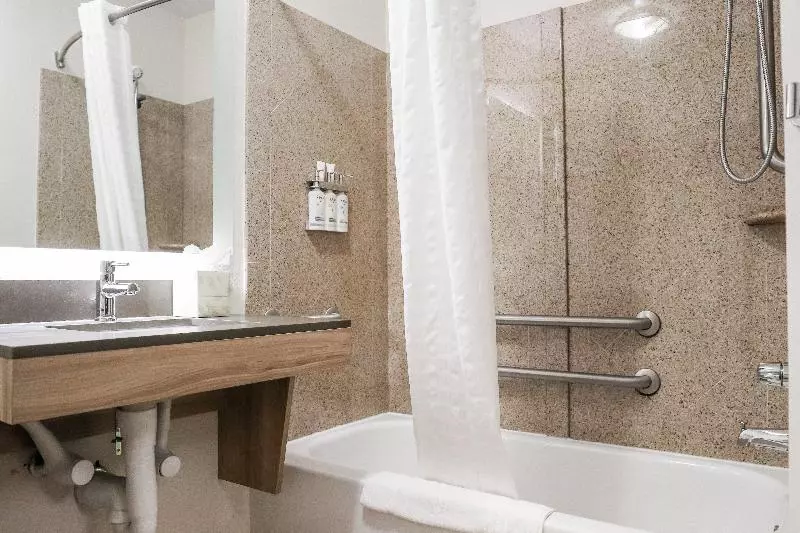 اتاق لوکس, Ibis Budget Singapore Emerald