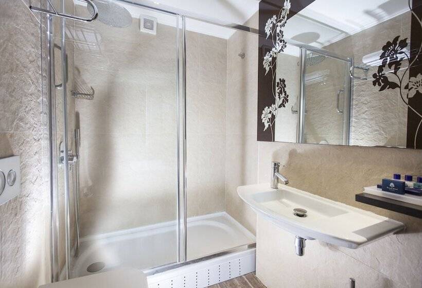 Superior Triple Room, Konak Hotel Taksim