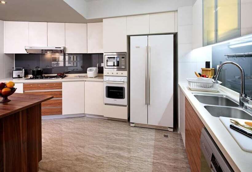 Апартаменты Deluxe 3 Спальни, Oakwood Gold Arch Residence Guangzhou