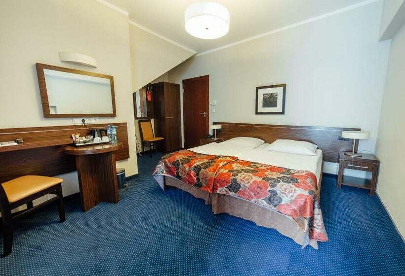 スーペリアールーム, Rezydent