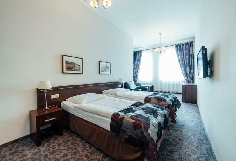 スーペリアールーム, Rezydent