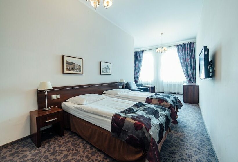 スーペリアールーム, Rezydent