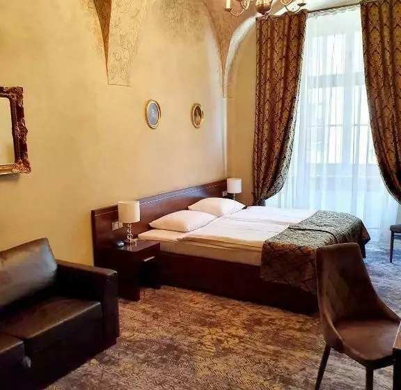 اتاق خانوادگی, Rezydent