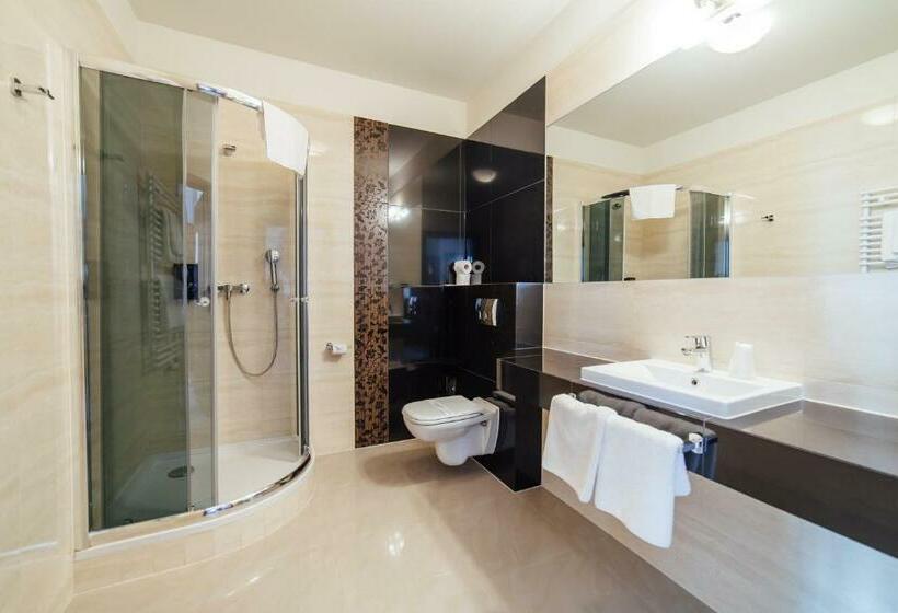 ファミリールーム, Rezydent