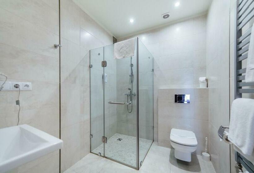 デラックスルーム, Rezydent