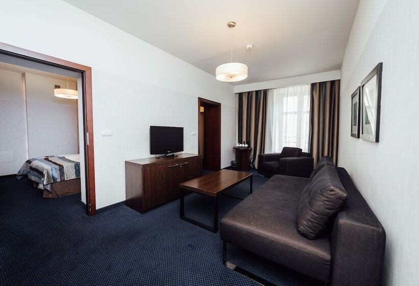 ファミリールーム, Rezydent