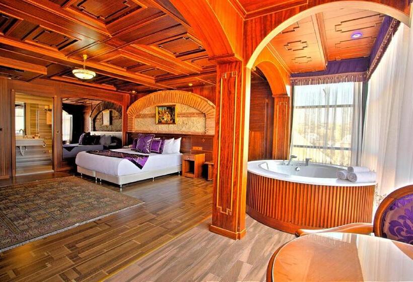 キングサイズベッドのスイートルーム, Seven Hills Hotel   Special Category